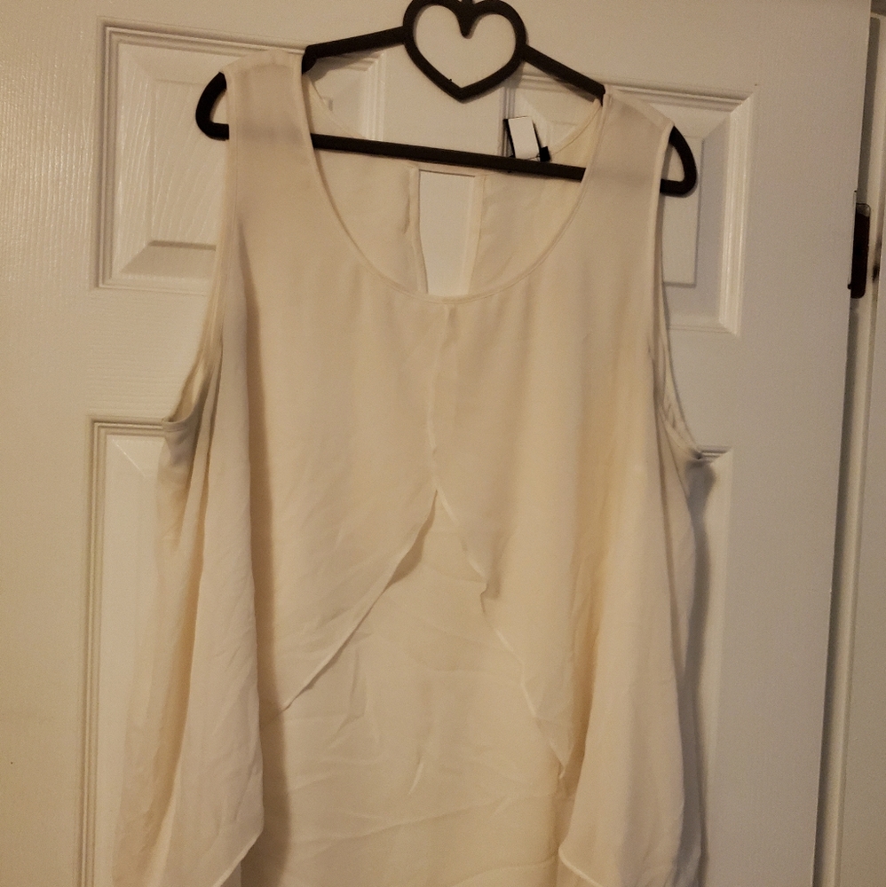 ❤ FREE WITH $60 PURCHASE Cream blouse